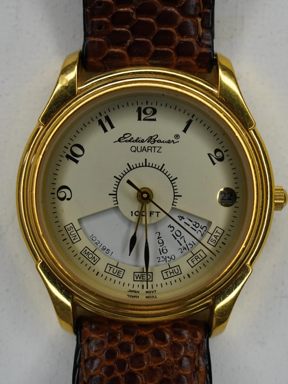 Eddie Bauer Quartz Day-Date Calendar Gold-Tone Cream Dial Japan Movt Wristwatch